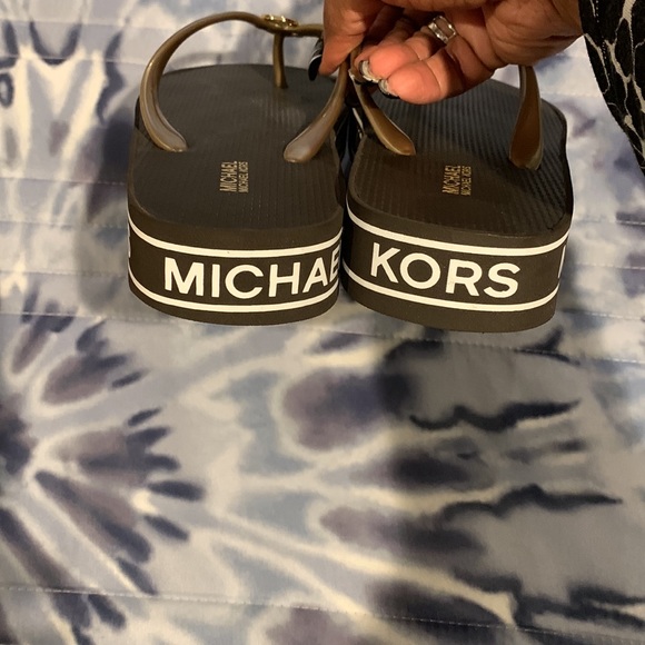Michael Kors Platform Flip Flops MK logo, never worn, new - Picture 4 of 6